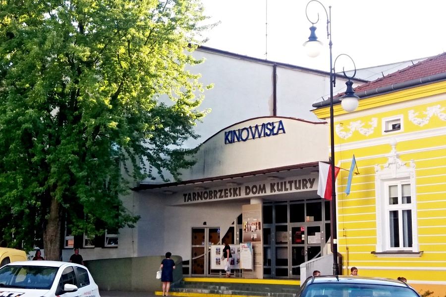 BUDYNEK KINA WISŁA I TARNOBRZESKIEGO DOMU KULTURY