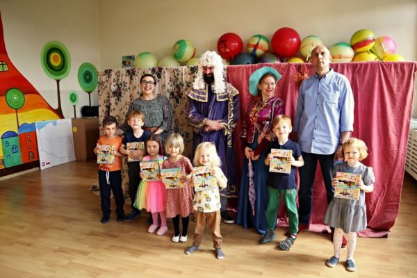 zdjęcie grupowe z aktorami