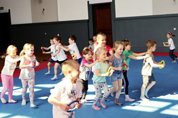 zajęcia na sali gimnastycznej