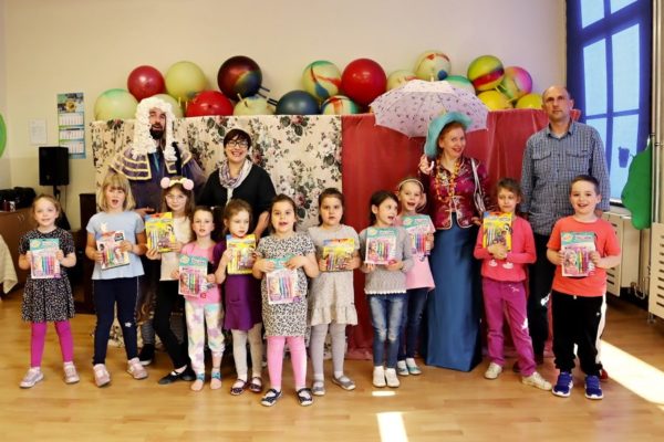 zdjęcie grupowe z aktoram