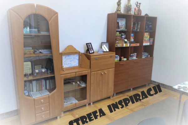 strefa inspiracji czyli regaly z książkami i grami