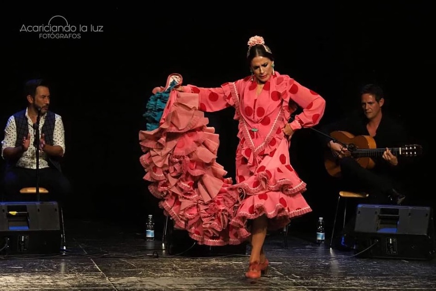 kobieta tańcząca flamenco