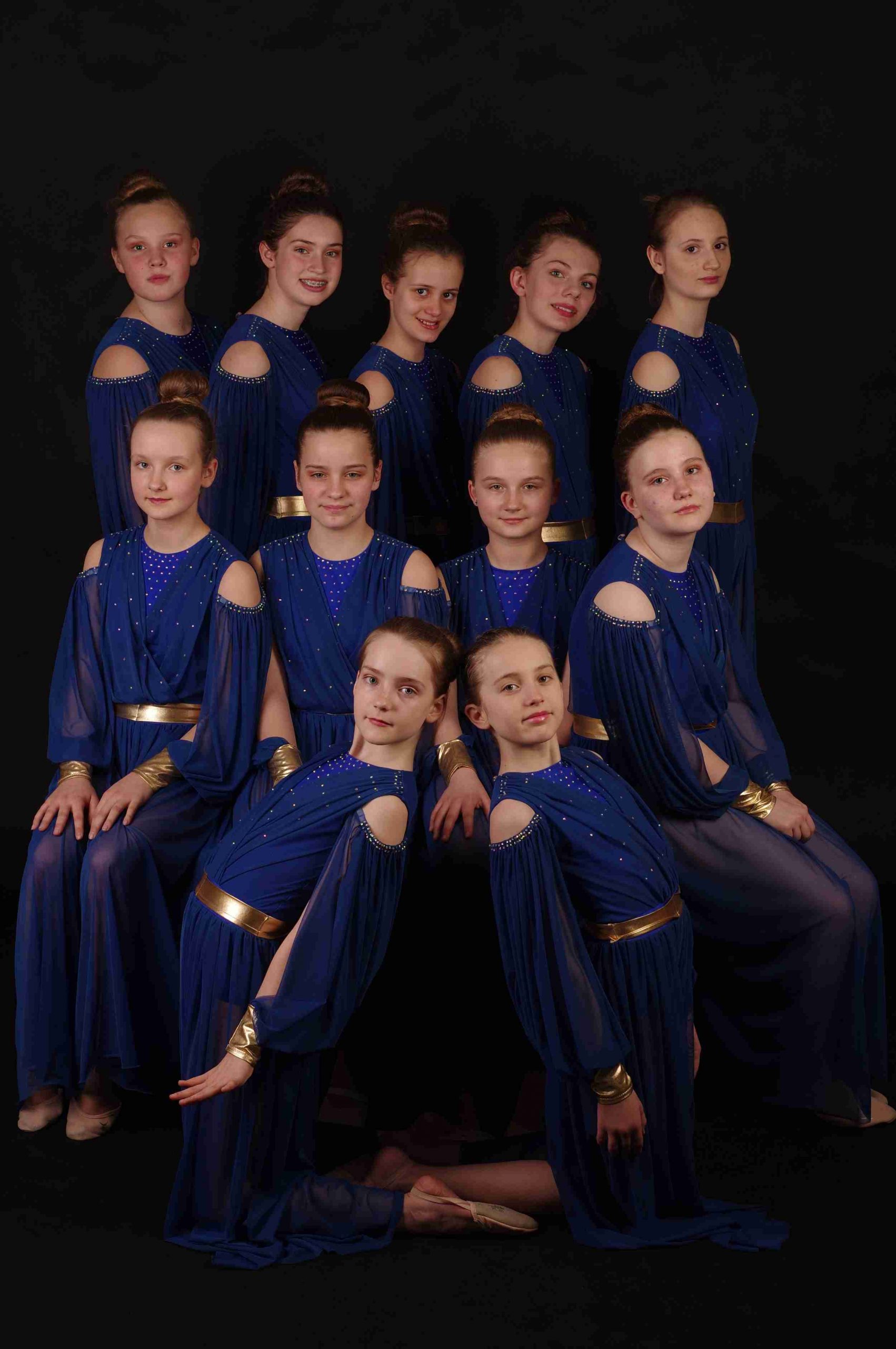 tancerki pozujace do fotografii