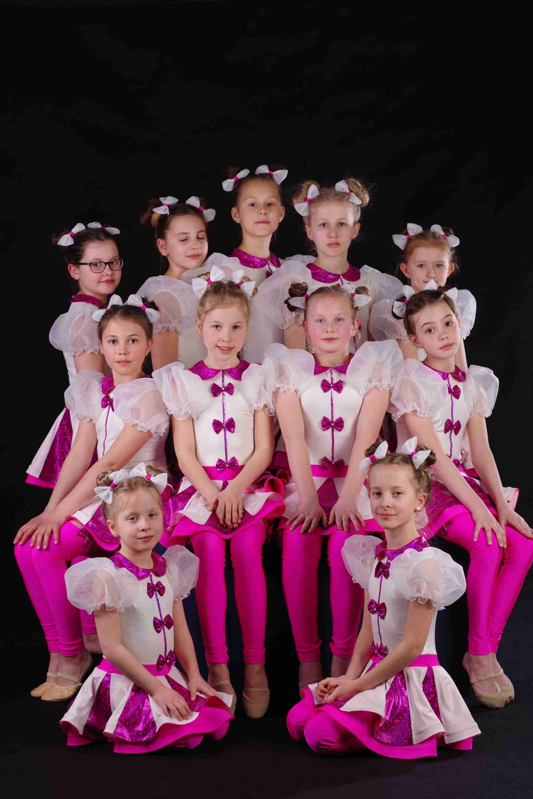 tancerki pozujace do fotografii