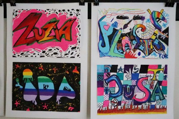 barwne napisy wykonane różnymi technikami