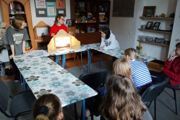 grupa uczestników w trakcie zajęc