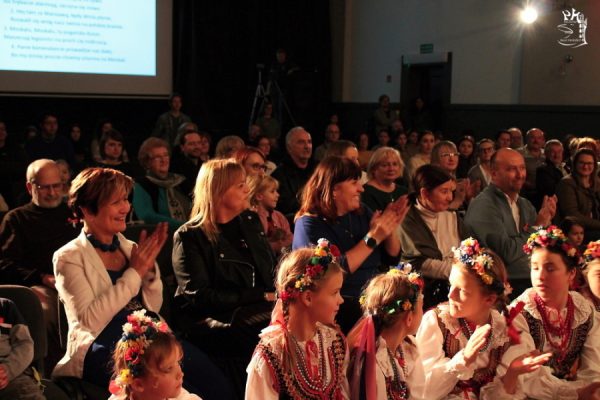 publiczność zgromadzona na koncercie