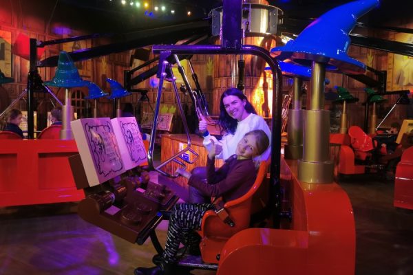 kobieta z dzieckiem w Legolandzie