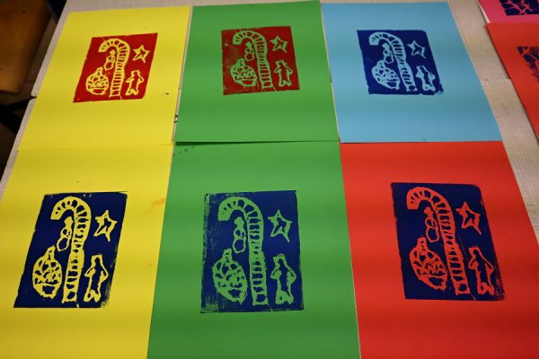 kolorowe odbitki graficzne z motywami świątecznymi