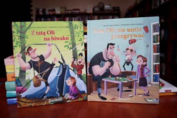 dwie książki na stole