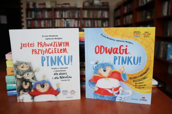 dwie książki na stole