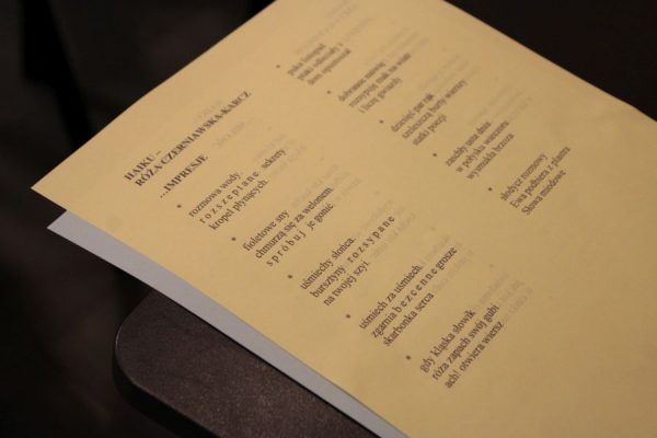 kartka z tekstami ahiku