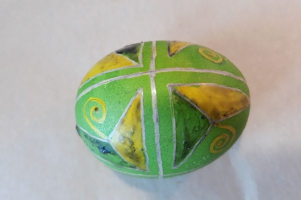 pisanka w trakcie zdobień