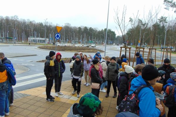 grupa turystów przed wyjściem na rajd