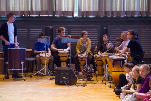 zespół muzyczny przy intrmentach