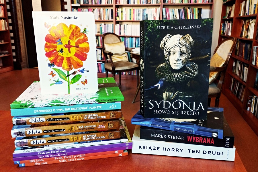 okładki zakupionych książek do biblioteki