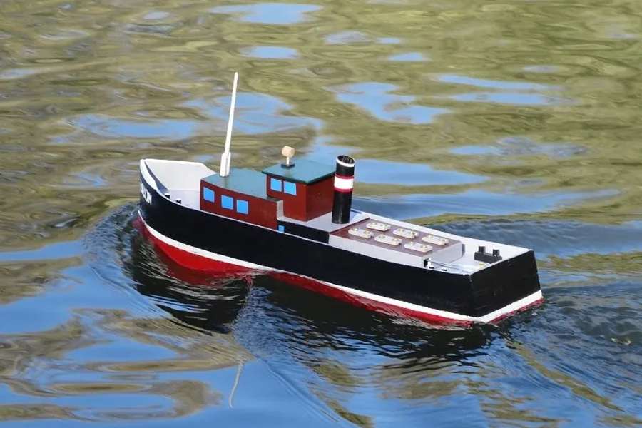 model statku na wodzie