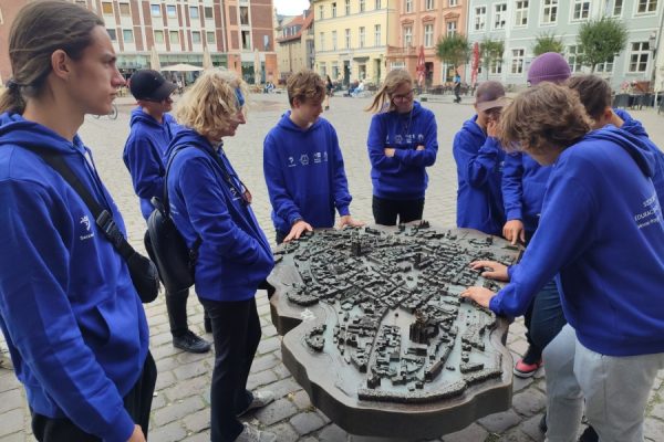 uczestnicy podczas wycieczki