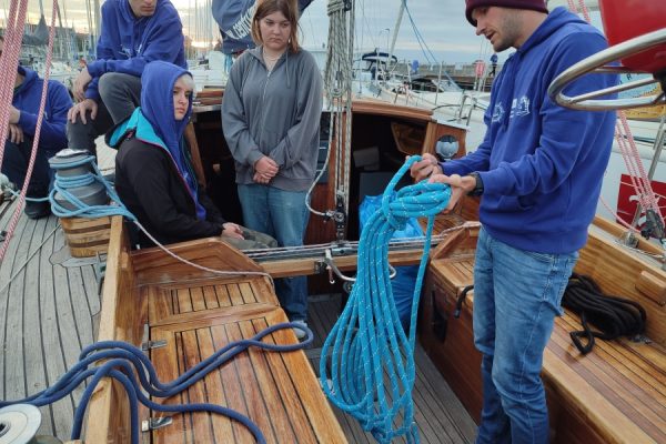 uczestnicy na jachcie