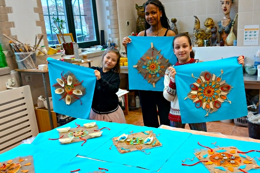 dziewczęta z pracami