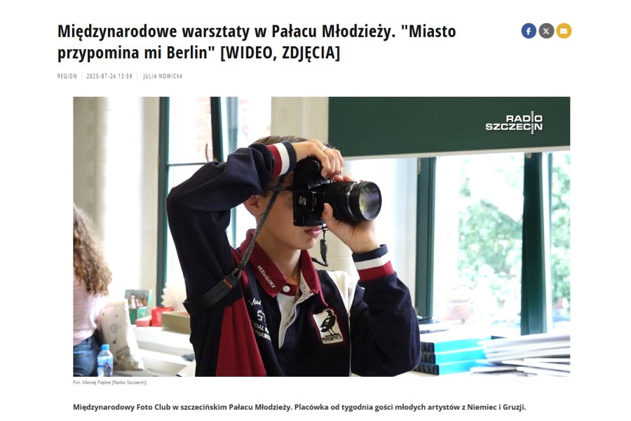 nastolatek z aparatem