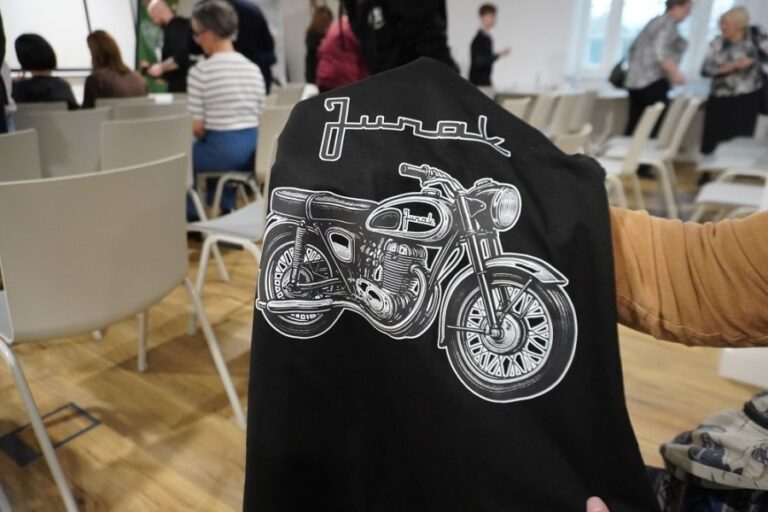 grafika junaka na koszulce