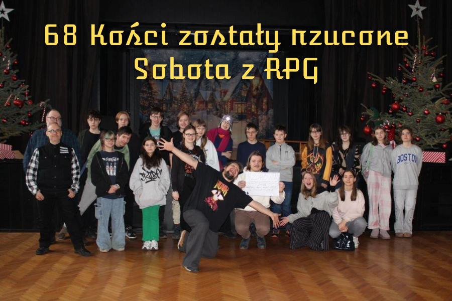 grupa uczestników pozuje do zdjęcia