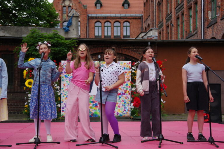 występy uczestniczek na scenie