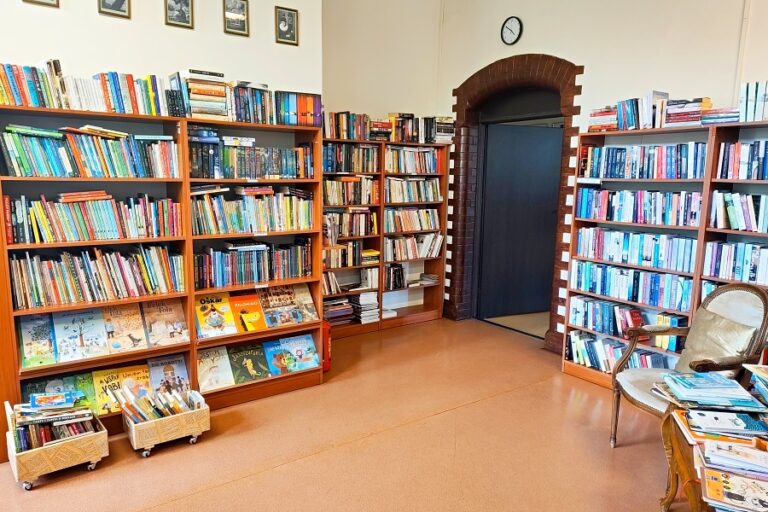 wnetrze biblioteki